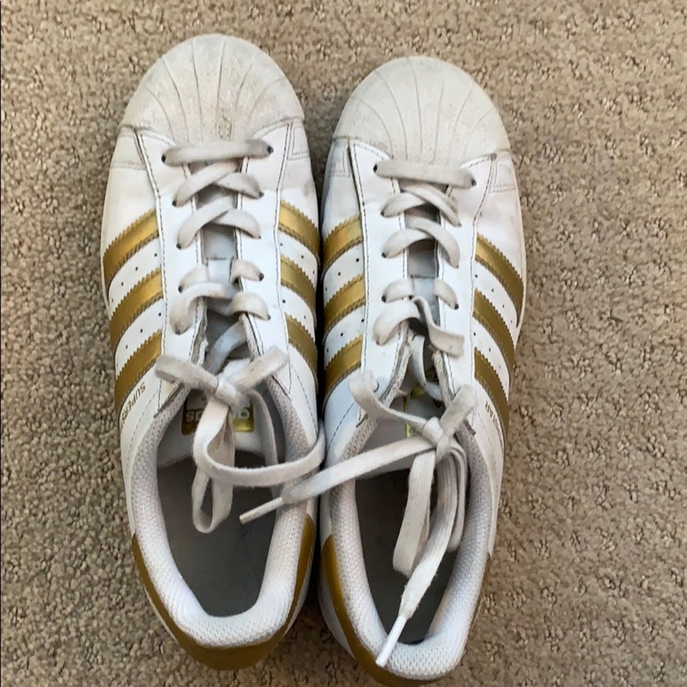 Gold Adidas SUPERSTARS ⭐️